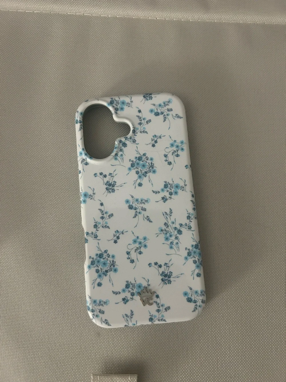 Floral Blue & White Protective iPhone 16 Case